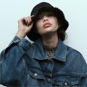 DENIM BOB HAT WITH SHEEP EFFECT